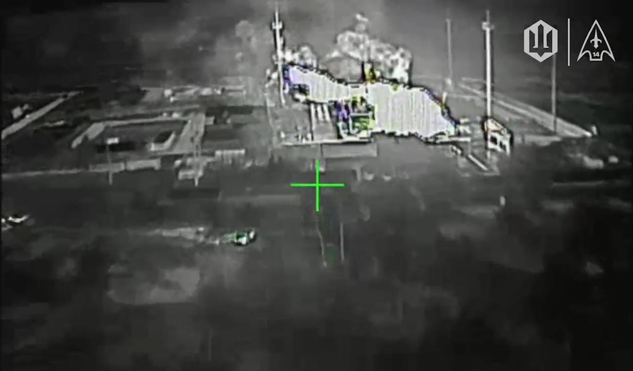 Кадри удару по газовій станції дронами FP-1 чи FP-2. Джерело: Мадяр.