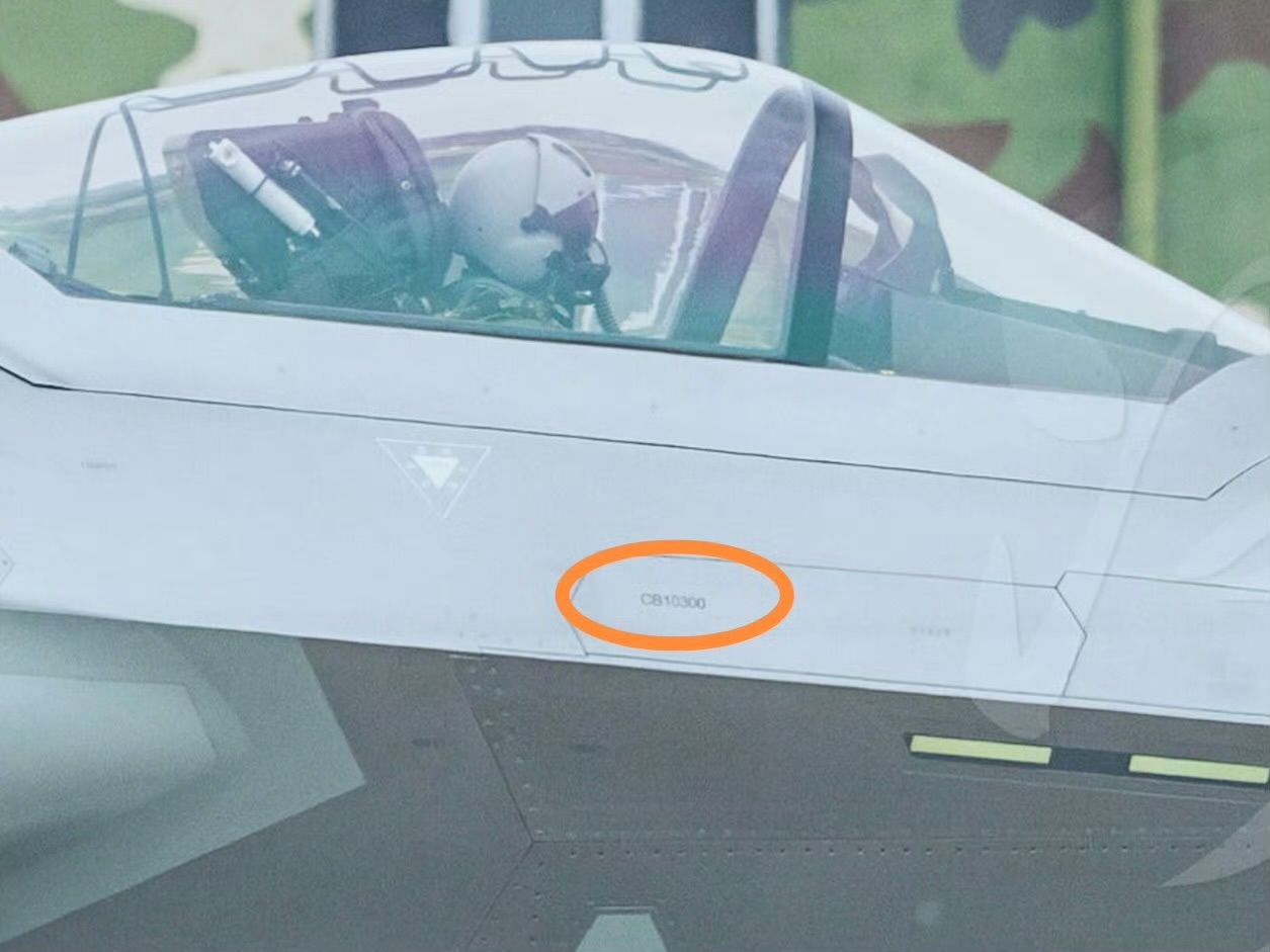 The 5th-generation J-20 fighter jet “63106” from the 19th Aviation Brigade is the 300th aircraft of this type. Photo credits: 齐天神孙猴子