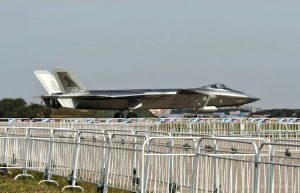 Китай укомплектував нову авіаційну бригаду 300-м винищувачем 5-го покоління J-20