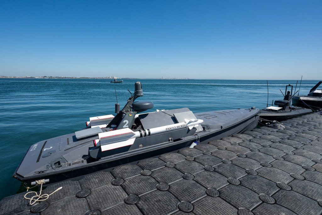 Морський дрон Magura v7.2 з макетами зенітних ракет Р-73, вересень 2025. Фото: x.com/Defence360