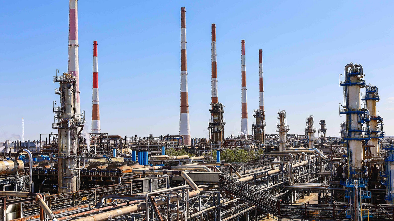 Астраханський газопереробний завод зупинив випуск пального після удару дронів