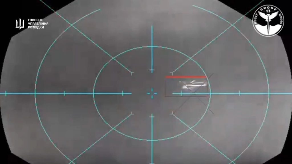 Російський гелікоптер Ми-8 в прицілі українського морського дрона Magura V5. 31.12.2024. Джерело: ГУР МО