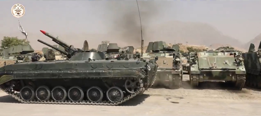 БМП-1 на фоні М113. Джерело: Талібан.