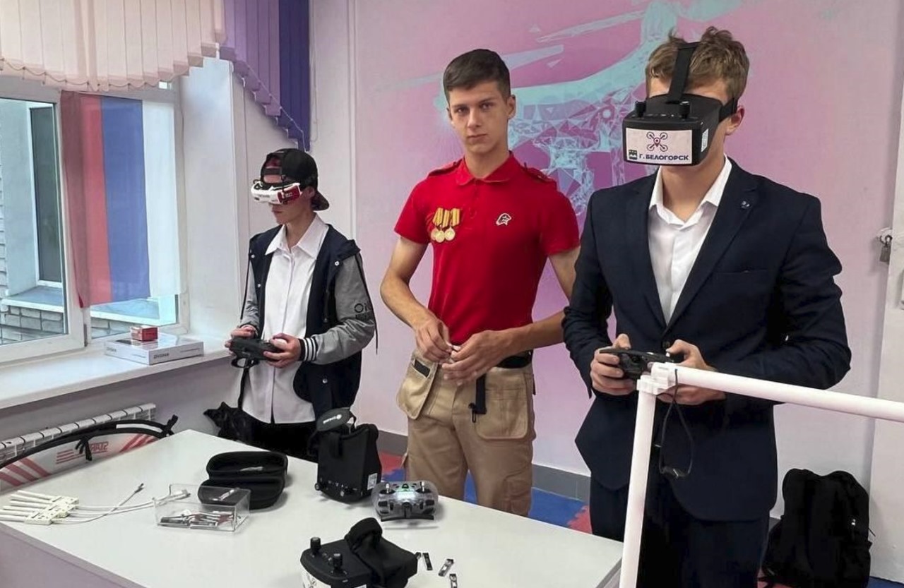 Кремль готує юних пілотів: РФ інтегрує дрони у шкільну програму