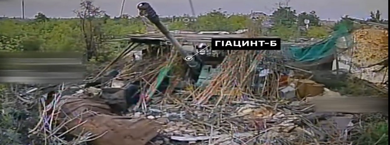 A moment before the Giatsint-B was hit. Photo credits: video of the 5th Separate Assault Brigade of Kyiv