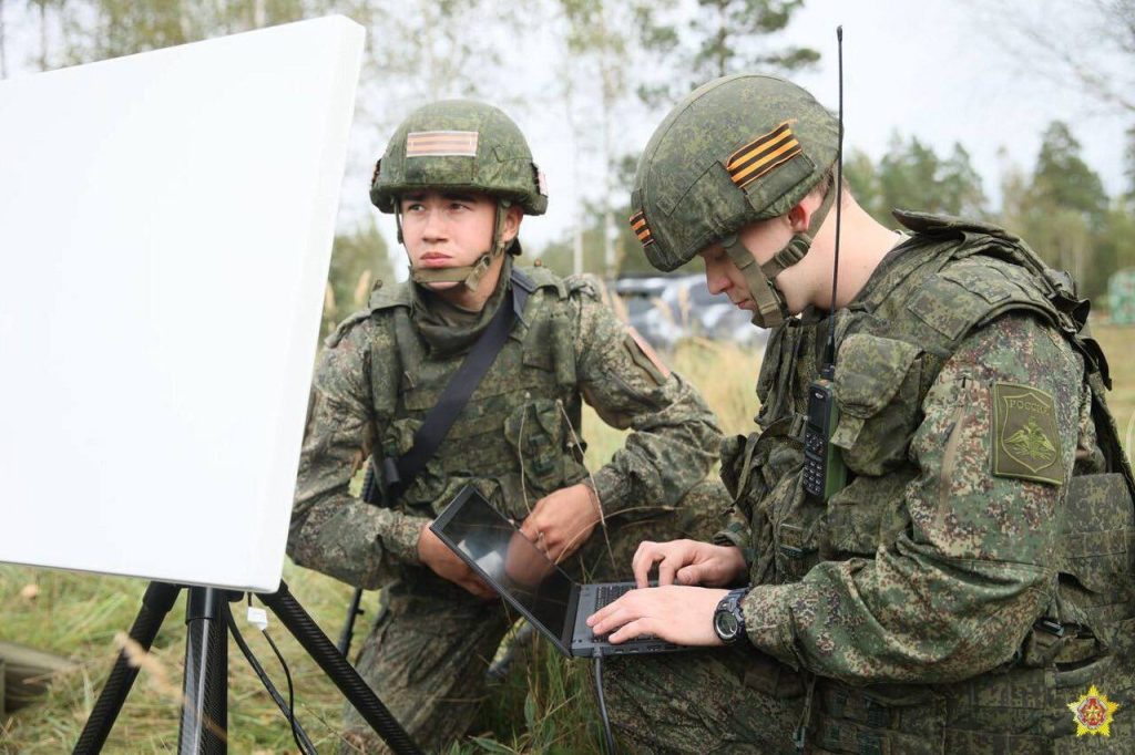 Російська станція супутникового зв'язку «Квадрат» на навчаннях. Джерело: Міноборони Білорусі.