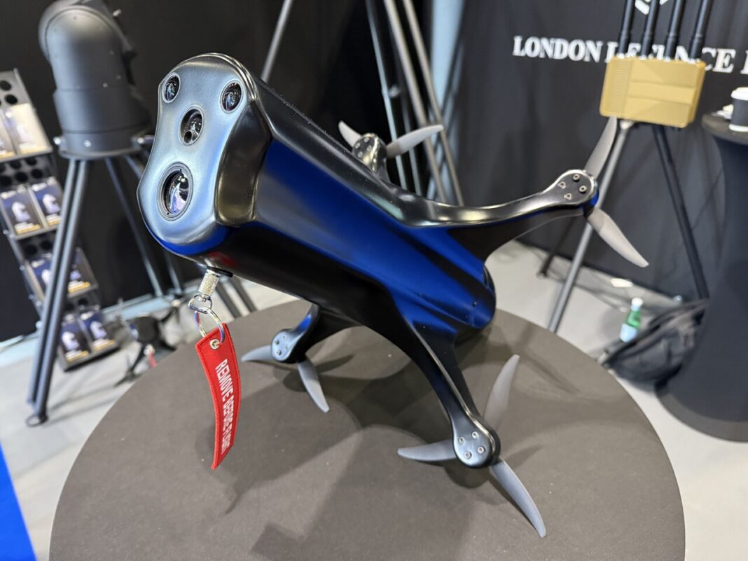 Суперкар у небі: у Британії з’явився стильний перехоплювач дронів