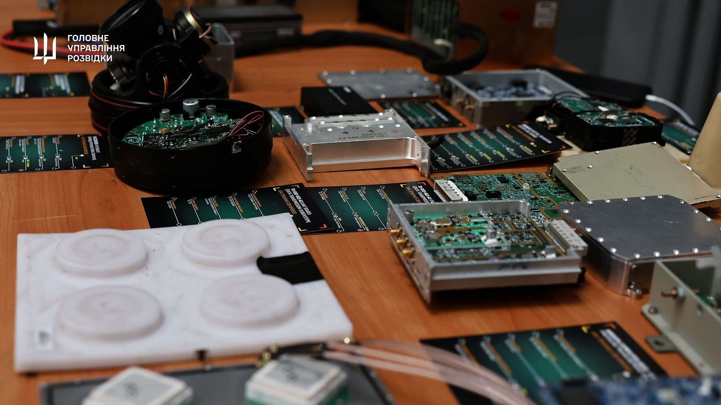 Мікроелектроніка, яку російський оборонно-промисловий комплекс отримав за “сірими схемами”. Джерело: ГУР МОУ