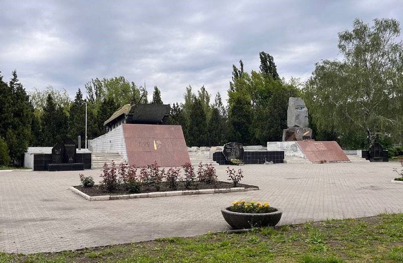 Пам'ятник з БМП-1 у Шахтарському. Фото з відкритих джерела.
