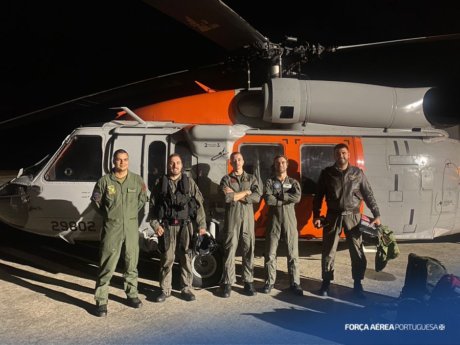 Вертоліт Black Hawk UH-60 "Пантери",-сказав транспорт екстреної медичної допомоги пацієнта, від Браганса до лікарні Сан-Жоао в Порто. Джерело: ПС Португалії