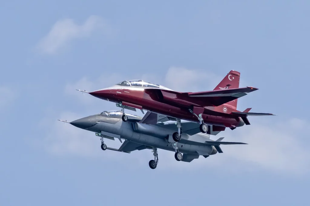 Турецькі навчальні літаки Hurjet. Джерело: TRT