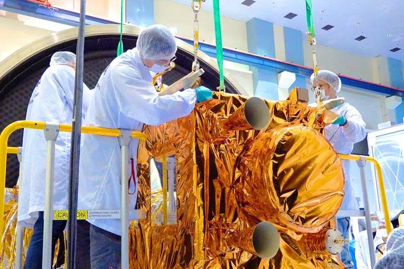 Інженери працюють над першим супутником Formosat-8, FS-8A. Фото Тайванського космічного агентства