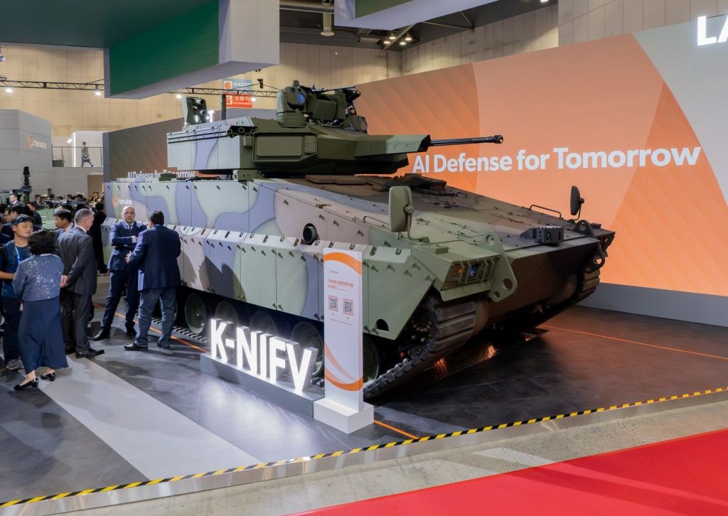 Презентація БМП K-NIFV на виставці Seoul ADEX 2025. Жовтень 2025 року. Фото: Hanwha Defense