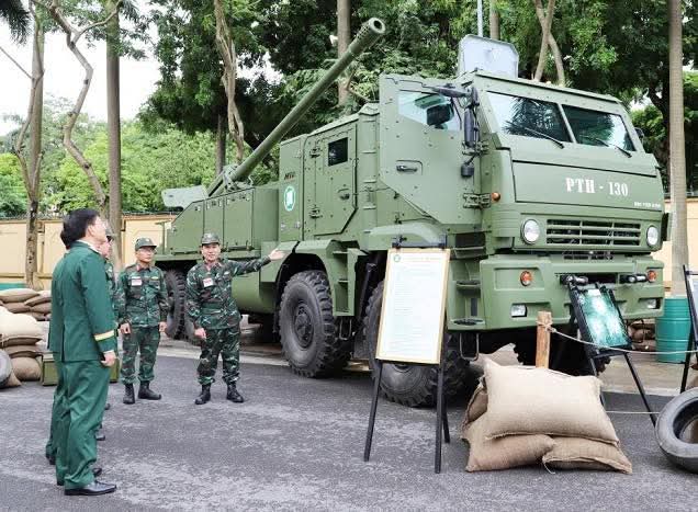 Нова версія в'єтнамської колісної АУ PTH-130 на базі вантажівки Камаз-6560 8x8. Фото: HYKTQSVN