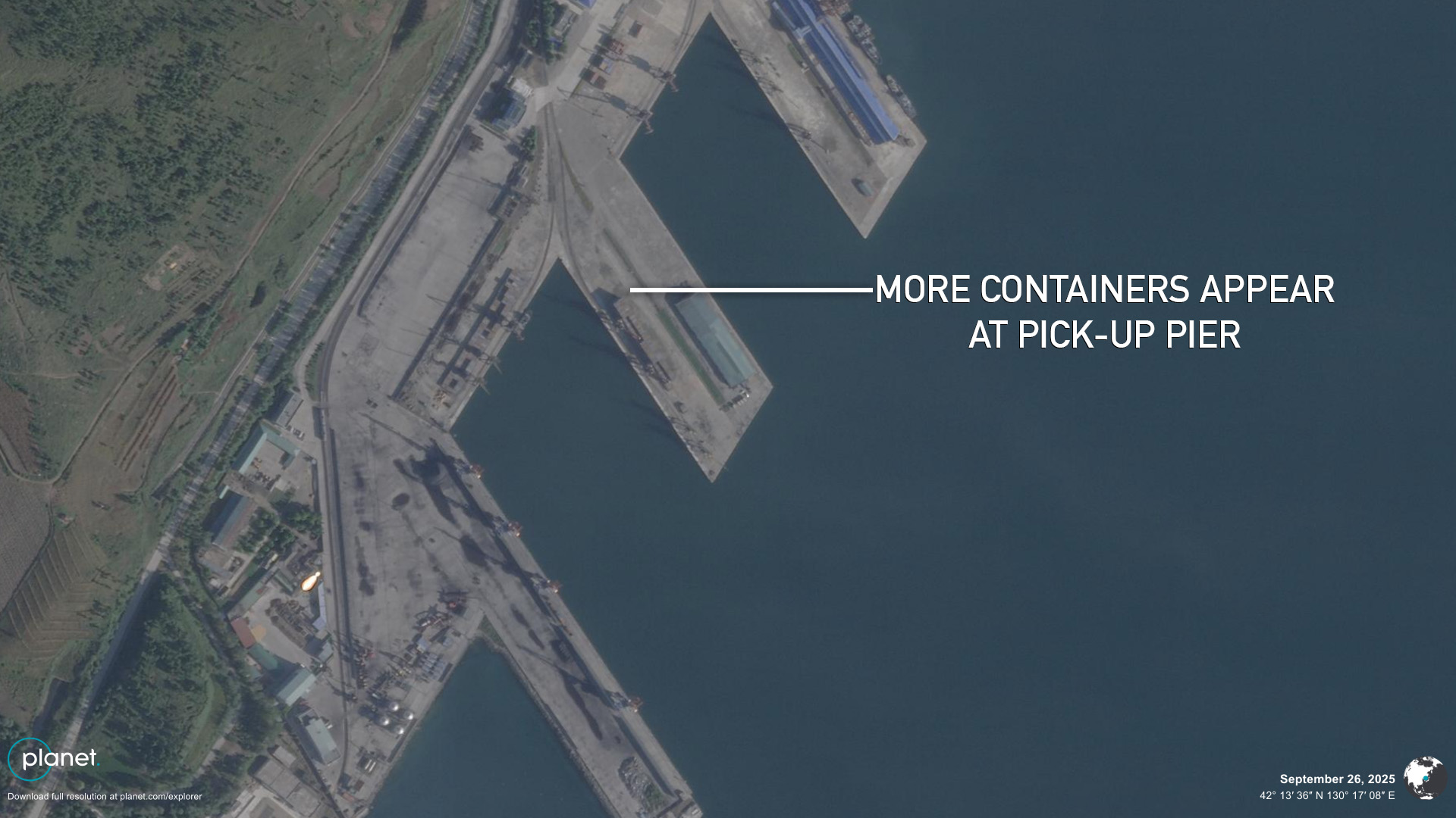 Containers began to accumulate at the loading pier of the port of Rason in mid-September. September 26, 2025. Photo credits: NK Pro