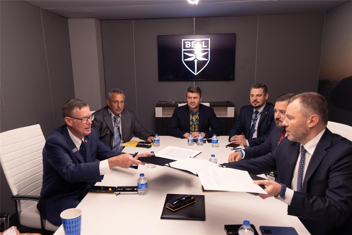 Церемонія підписання меморандуму з Bell Textron. Джерело: me.gov.ua