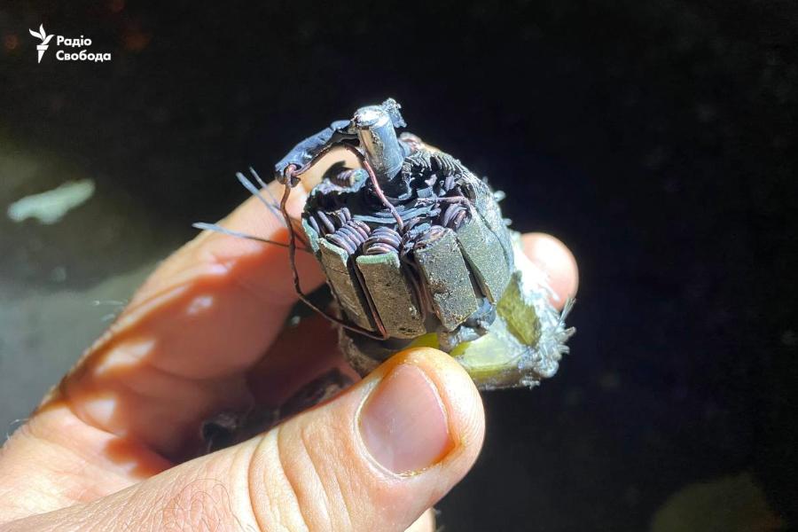 Залишок двигуна з російського оптоволоконного FPV-дрона. 5 жовтня 2025 року. Фото: Радіо Свобода