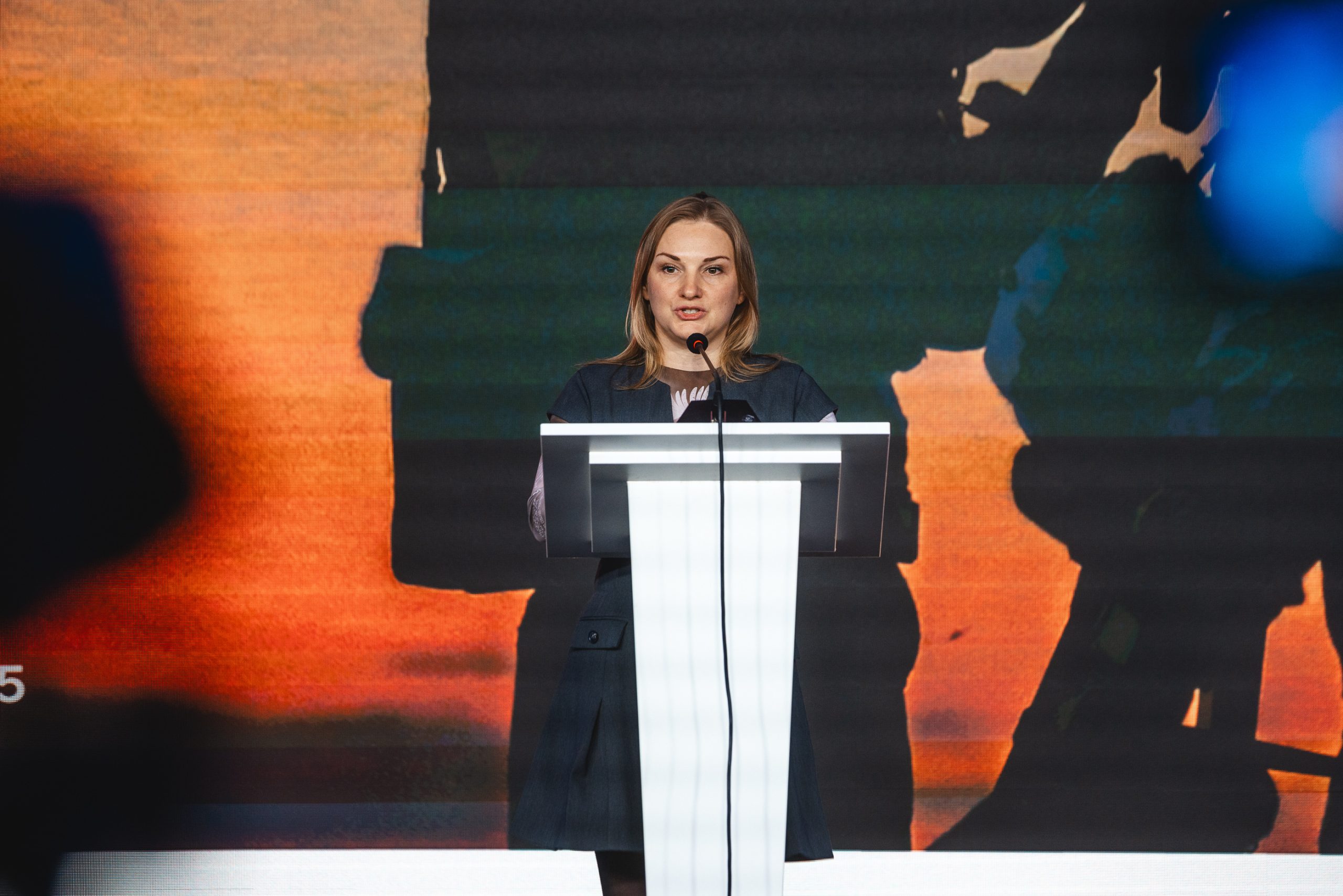 Ольга Решетилова на заході Людина у війську 