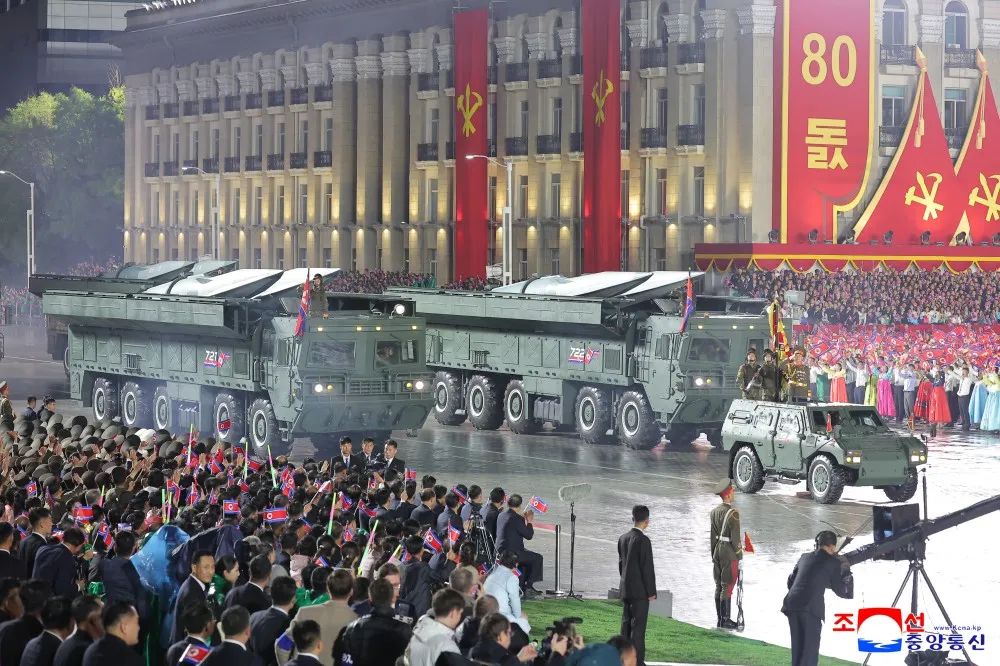 The KN-23 variant of the OTRK with the Hwasong-11Na missile. Photo credits: KCNA