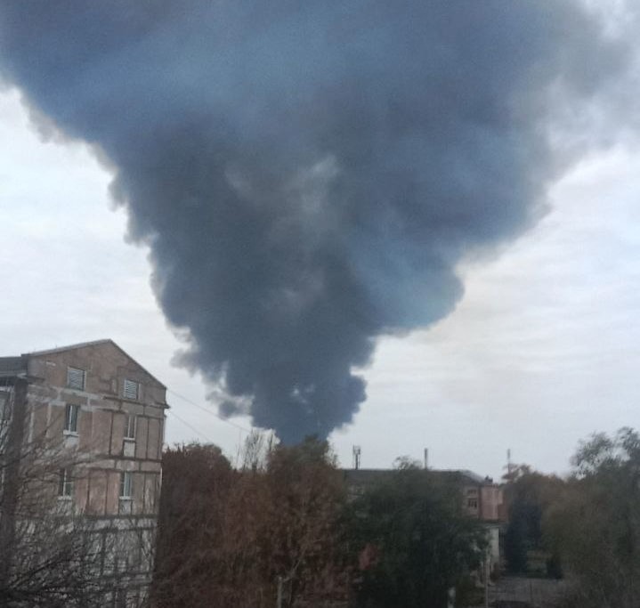 Пожежа на Новокуйбишевському нафтопереробному заводі, 19 жовтня 2025 року. Фото: Exilenova+