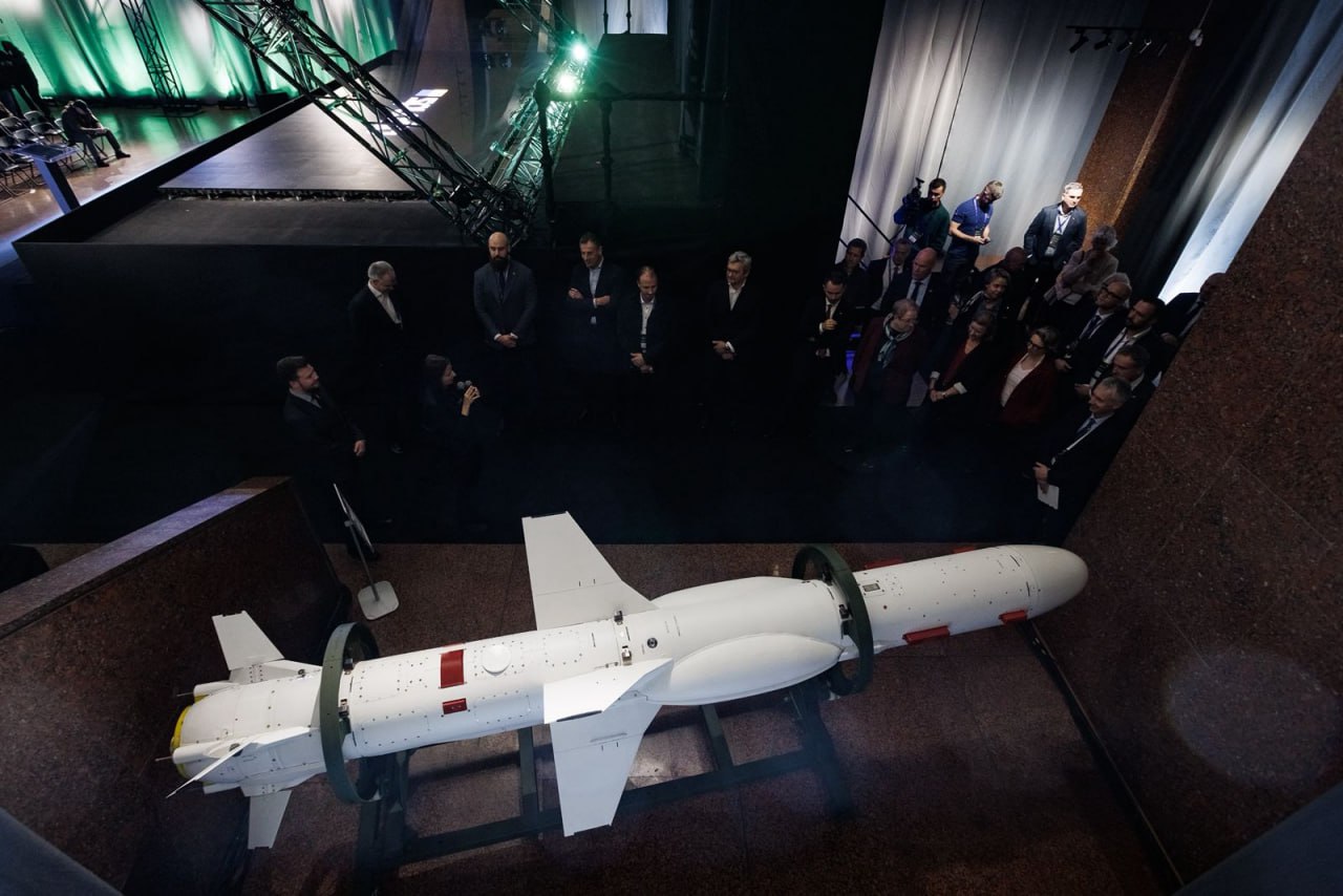 Українська крилата ракета "Нептун", яку показали у жовтні 2025 року. Джерело: Денис Шмигаль