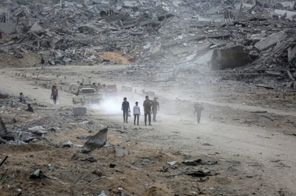 Цивільні повертаються у Сектор Гази. Жовтень 2025. Джерело: Khames Alrefi/Anadolu