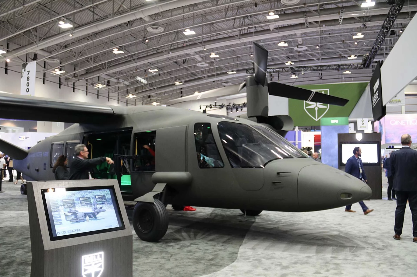 Bell Textron demonstrates a full-scale model of its MV-75 tiltrotor at the AUSA 2025 exhibition. Photo credits: Army Recognition Group