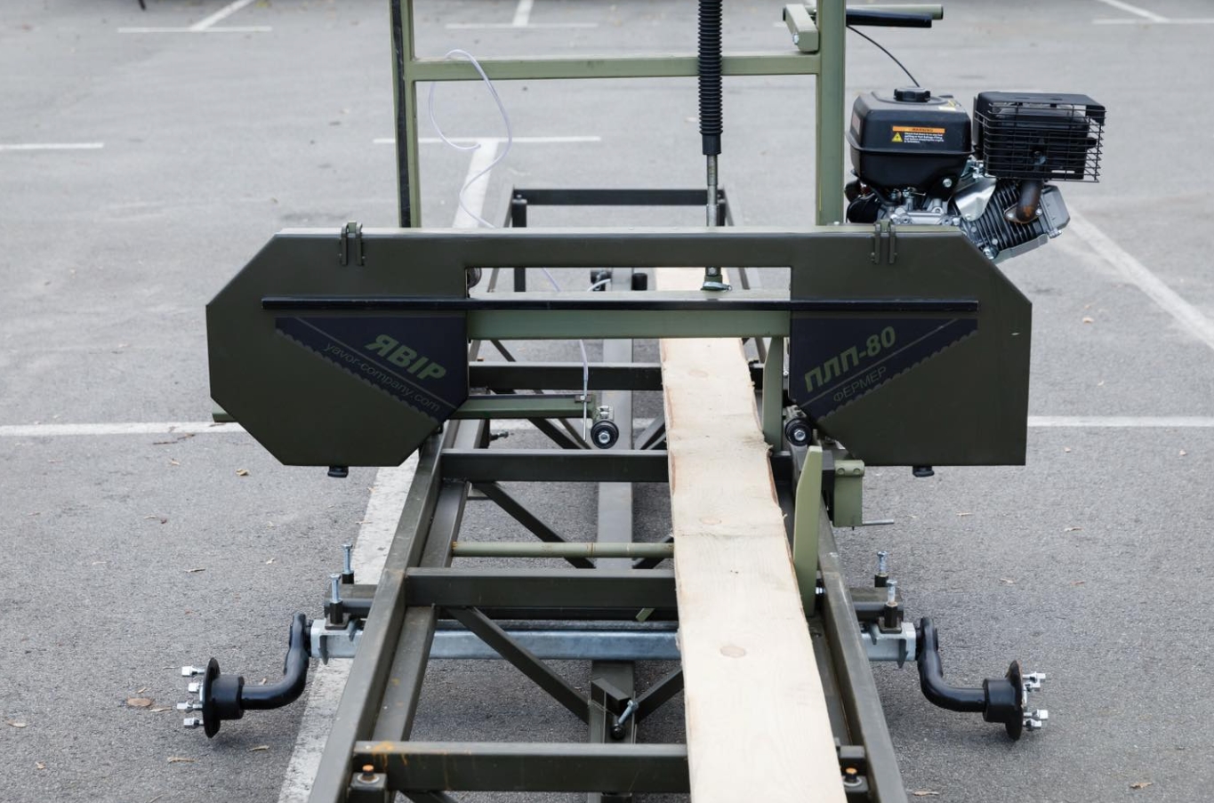 Пилорами ПЛП-80 для українських військових інженерів. Жовтень 2025. Джерело: Петро Порошенко