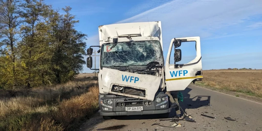 Уражена вантажівка Управління ООН з координації гуманітарних питань (OCHA). Джерело: OCHA.