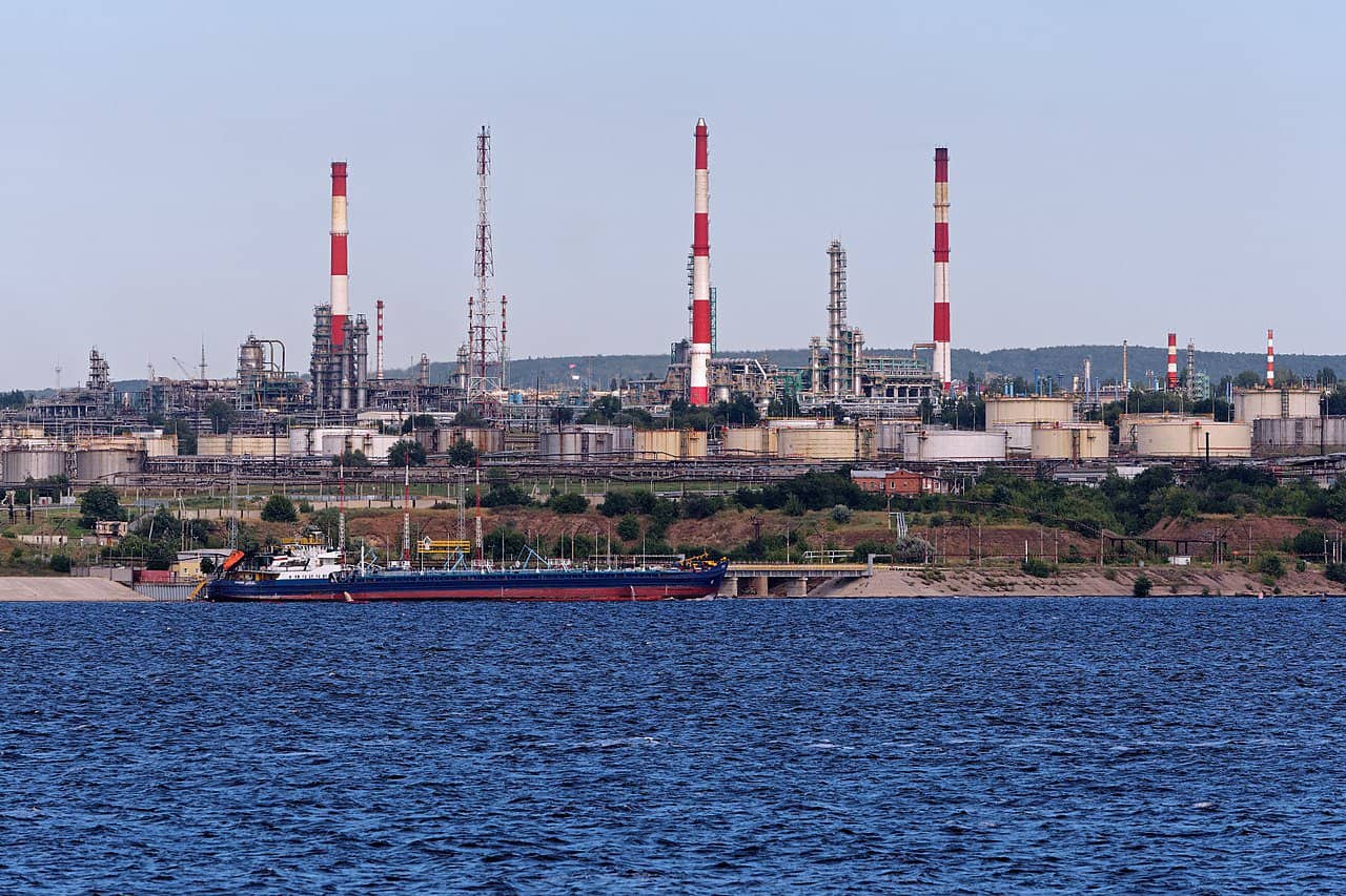 Strike on Saratov Oil Refinery: Large Fuel Tank Destroyed