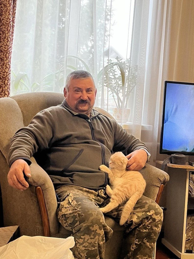 Олексій з котом. Фото з особистого архіву Олексія. Джерело: "Суспільне Дніпро"
