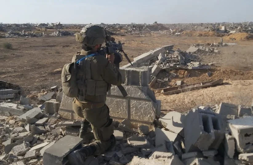 Солдат ЦАГАЛу, що діє поблизу Рафаха, листопад 2025 року. (Фото: ЙОНА ДЖЕРЕМІ БОБ)