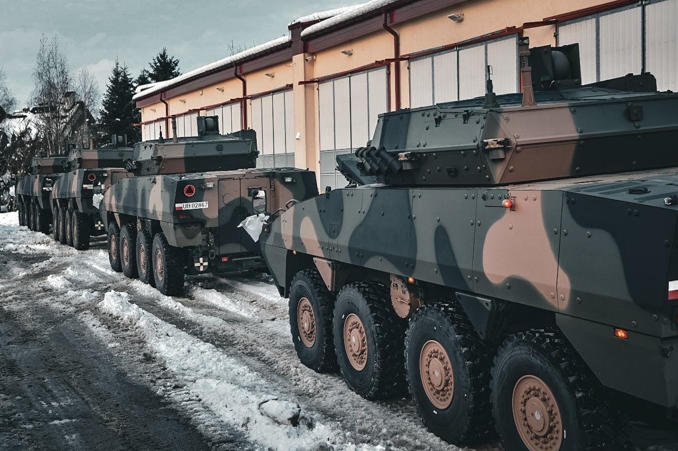 Бронетранспортери Rosomak з бойовими модулями ZSSW-30 армії Польщі. Листопад 2025. Джерело: Владислав Косіняк-Камиш 