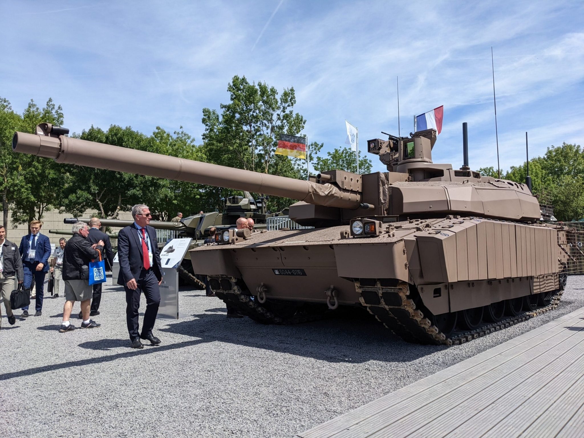 Prototype of the Leclerc XLR tank at the Eurosatory exhibition, 2022