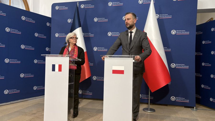Спільна прес-конференція у Варшаві з міністром оборони Франції Катериною Вотрен. Джерело: Х Владислав Косиняк-Камиш