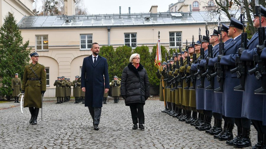 Спільна прес-конференція у Варшаві з міністром оборони Франції Катериною Вотрен. Джерело: Х Владислав Косиняк-Камиш