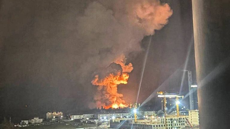 Large-scale fire in Novorossiysk on the night of November 14, 2025. Source: Exilenova+