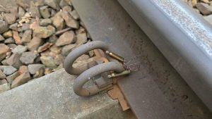 Провокація чи перевірка: на залізничній колії в Польщі виявили холості набої, з’єднані дротом