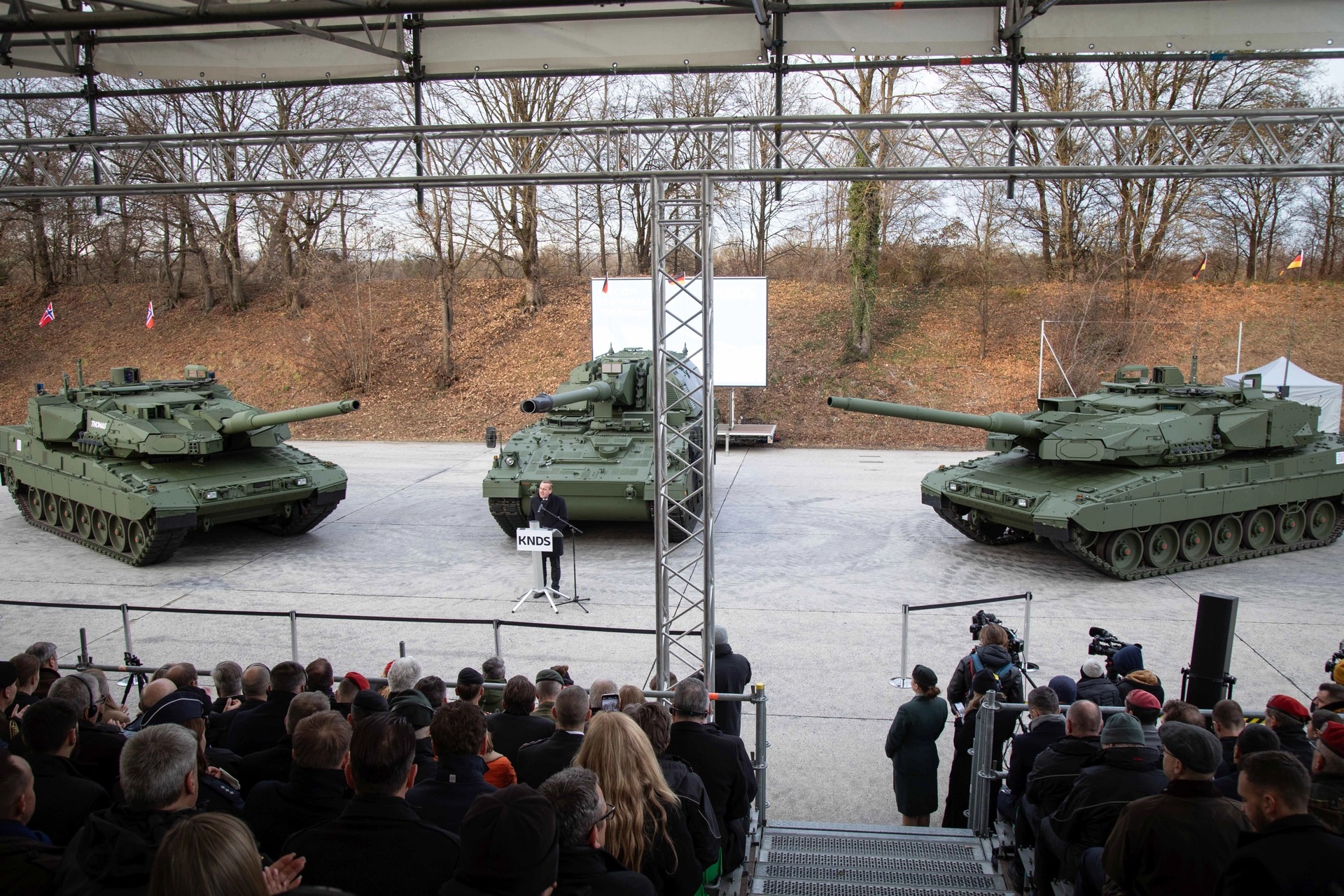 Презентація систем KNDS LEOPARD 2A8 та PzH 2000 для Збройних сил Німеччини та Збройних сил Норвегії. Джерело: KNDS