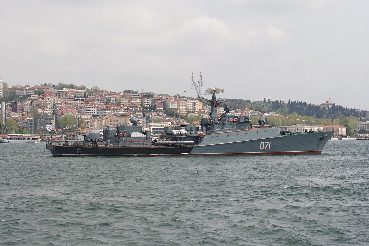 У окупованому Севастополі горів протичовновий корабель російського флоту