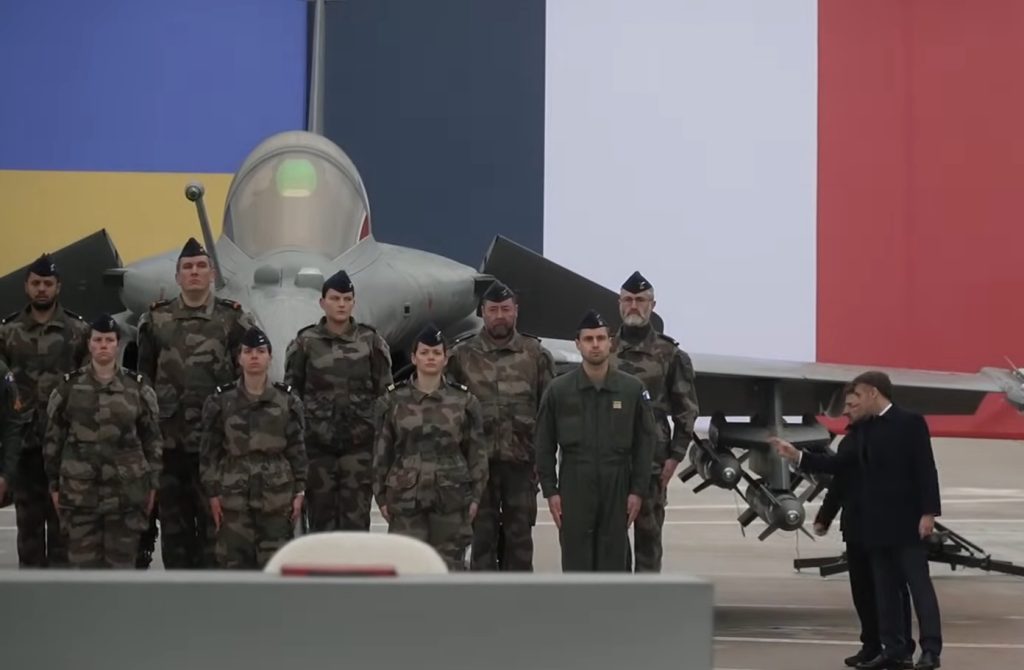 Літак Rafale під час церемонія підписання угоди між Україною та Францією. 17 листопада 2025 року. Джерело: офіс Президента України
