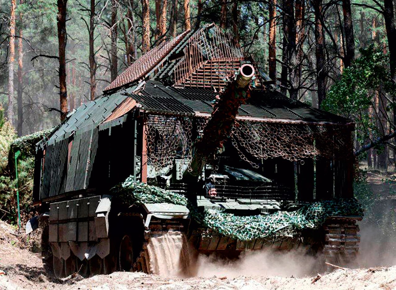 Проблеми кустарного захисту російських танків: «мангали» ламають трансмісію та дефіцит ДЗ