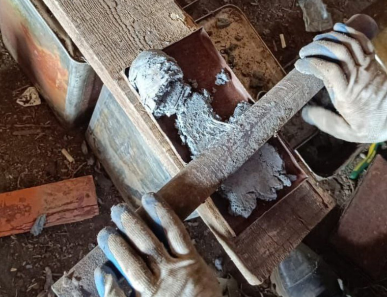 The process of manufacturing an improvised reactive armor block. Photo credits: t.me/btvt2019