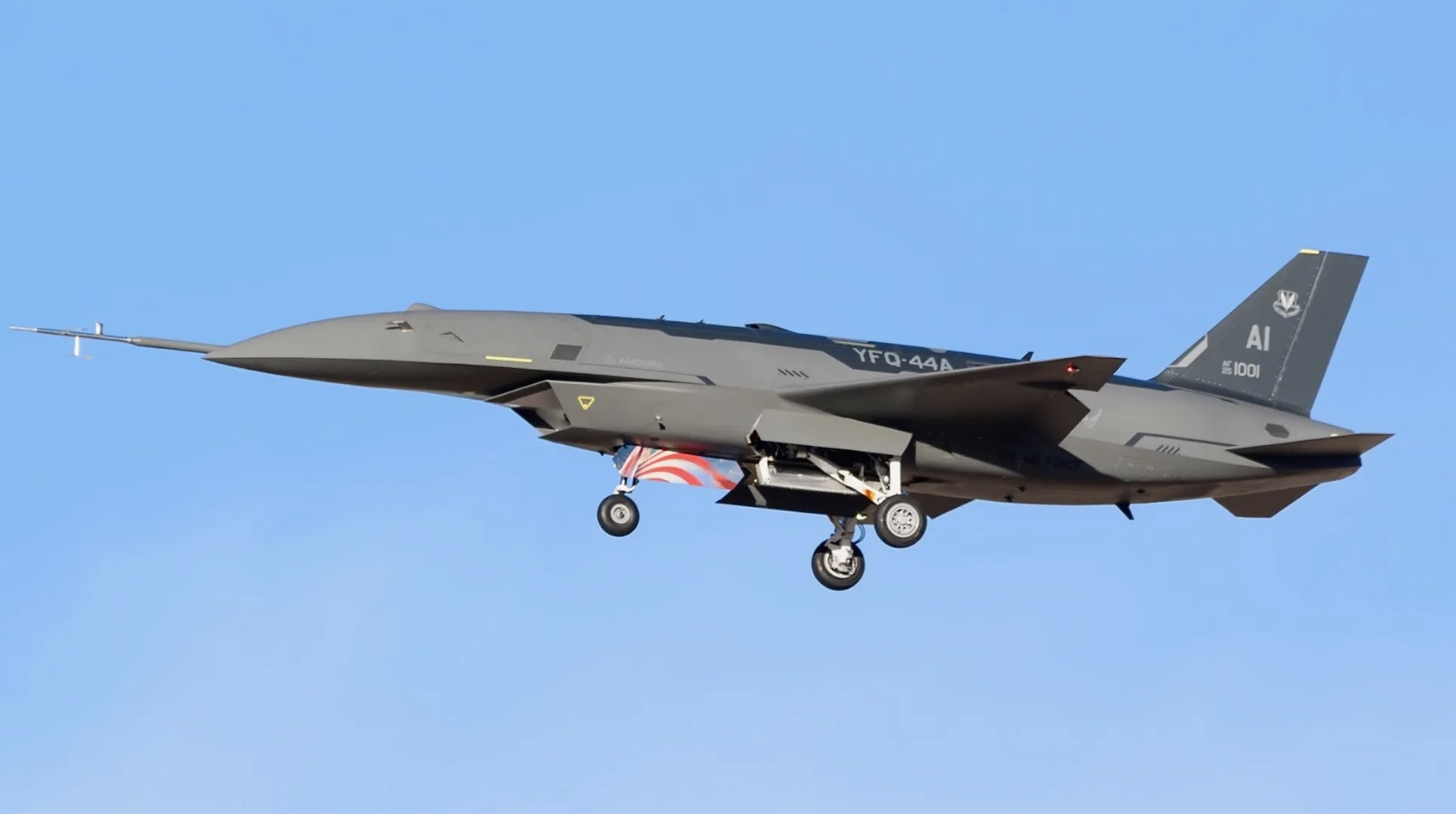 Безпілотний «компаньйон» винищувачів: YFQ-44A здійснив перший політ