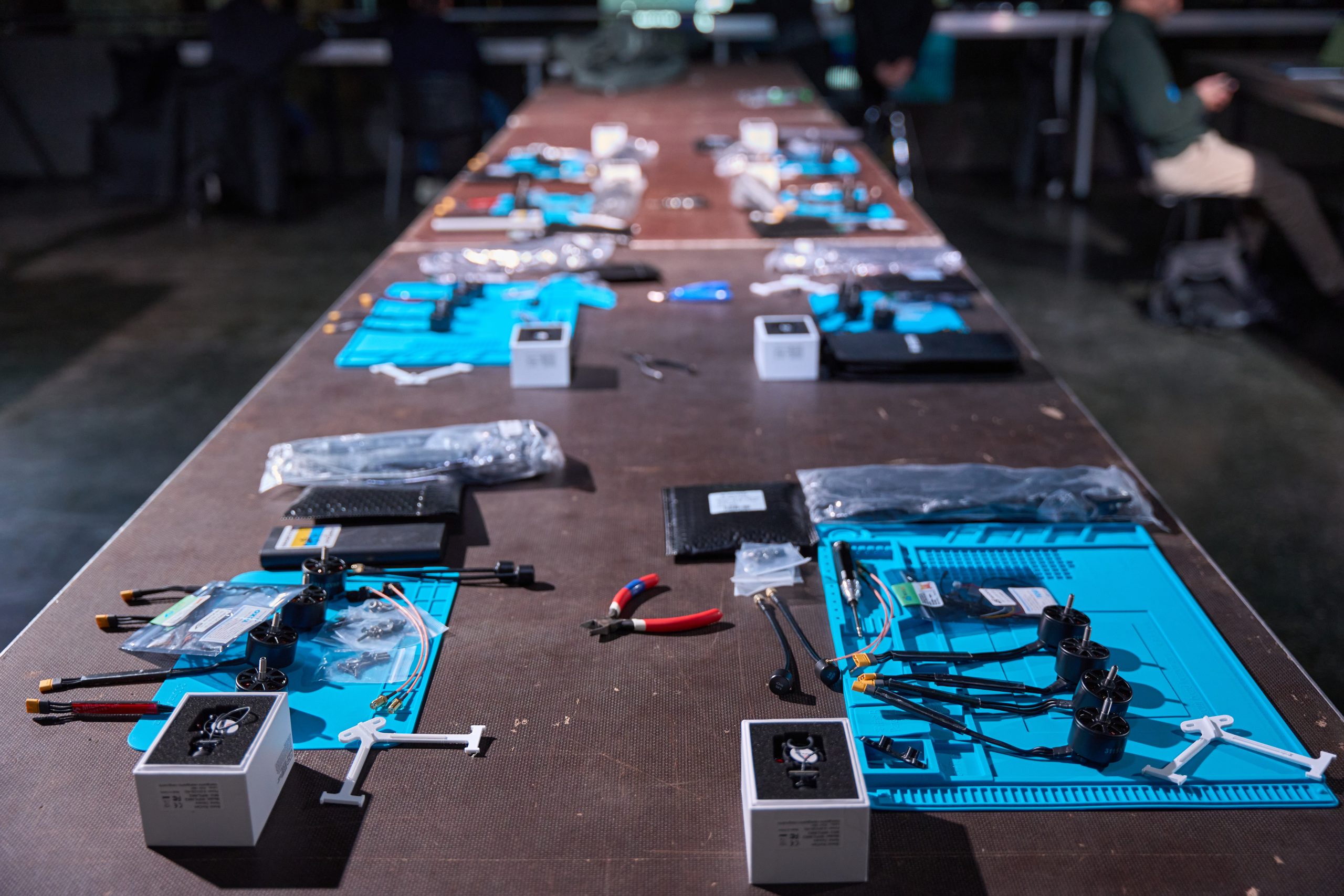 Збирання FPV-дронів на European Defense Tech Hackathon у листопаді 2025 року