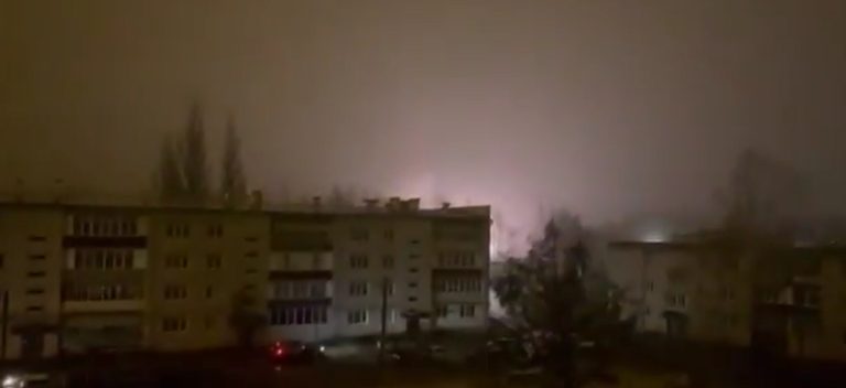 The sky over Kazan illuminated by flares on the night of November 29. Source: Russian media
