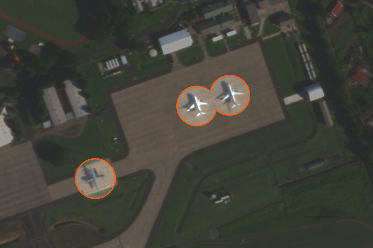 Американські літаки в аеропорту Сальвадору. 5 листопада 2025 року. Фото: Lazaro Gamio