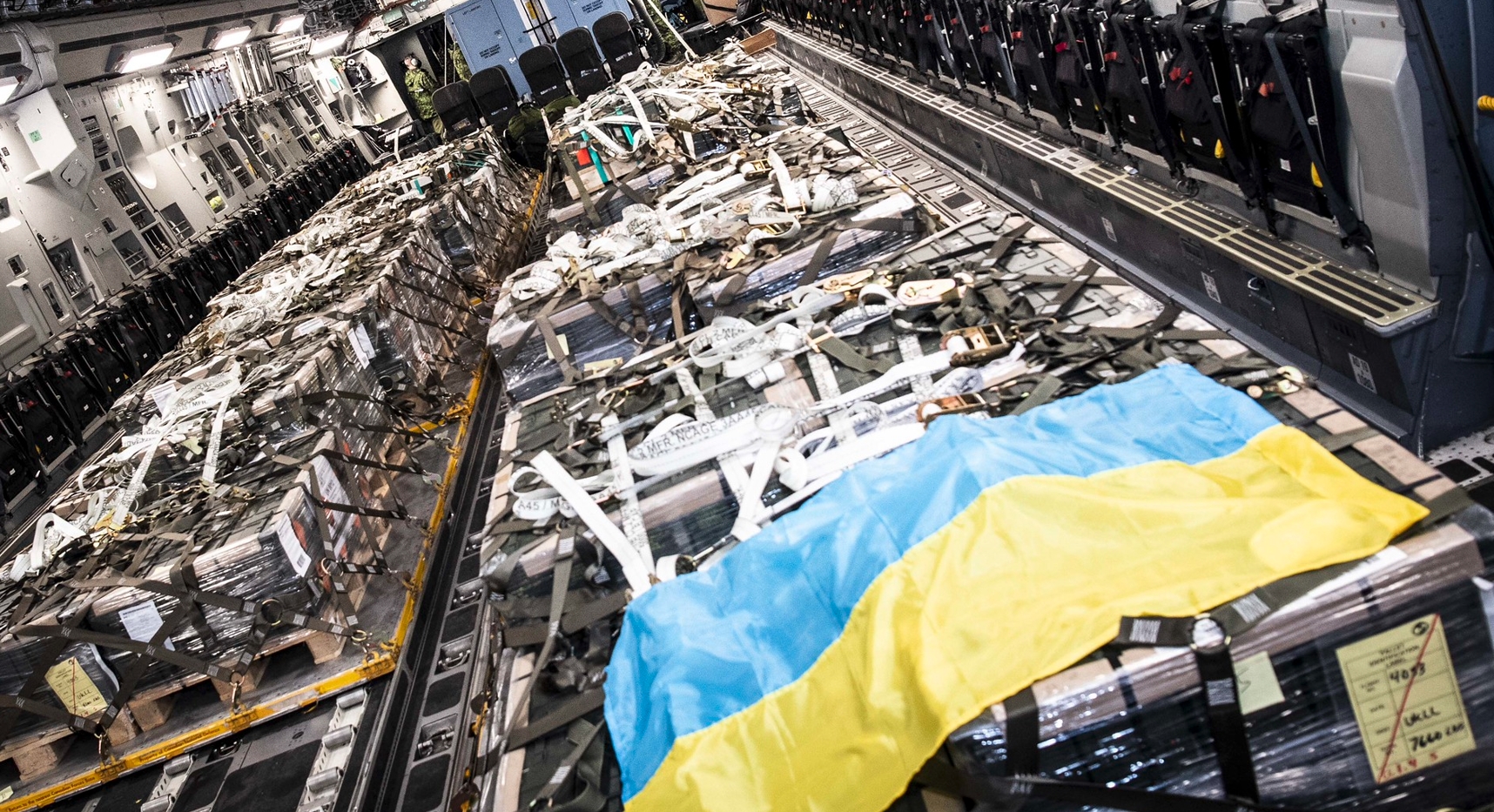 Вашингтон пригрозив Києву зупинити постачання зброї та розвідданих, якщо Зеленський не підпише план Трампа