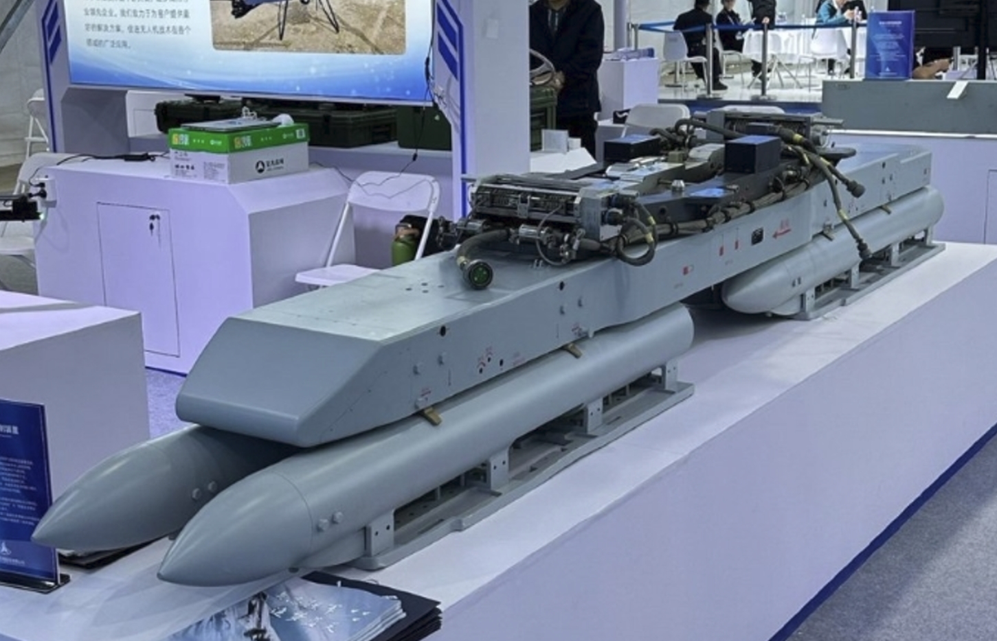 Китай розробив пусковий пілон для ракет та авіабомб для важких дронів