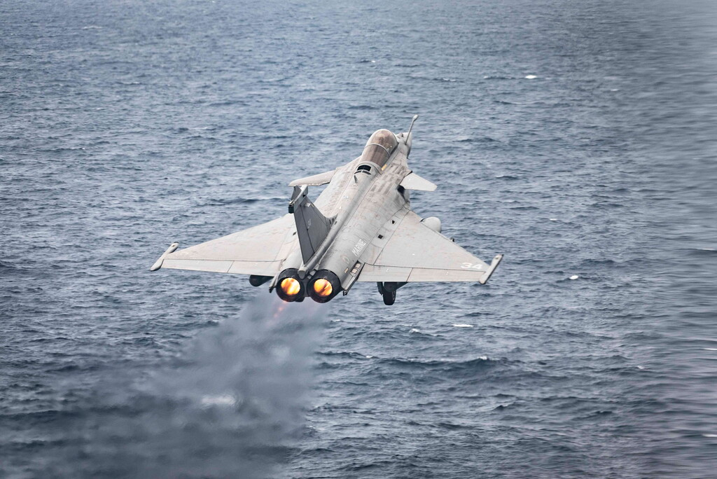 Rafale with ASMPA-R missile. Photo credits: DGA